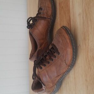 Born BOC Women's 7 Brown Leather Lace Up Shoes